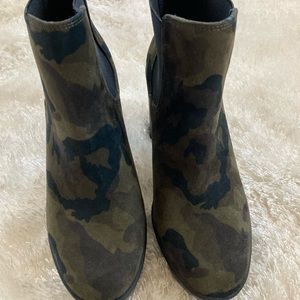 Jessica Simpson, Camo Bootie Size 7 1/2